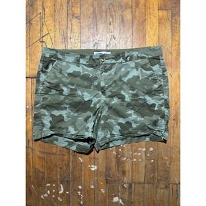 Old Navy Size 18 Chino Shorts Women's Green Camo Mid Rise Stretch Slash Pocket